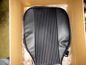 張り替える前にスポンジのヘタリはチェックしましょう。